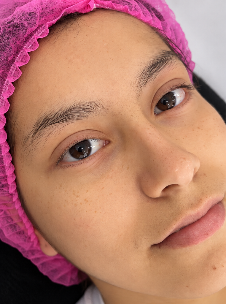 Trabajo de cejas realizado en Amadas Brows Spa